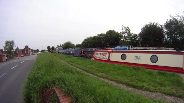 This was my first contact with narrow boats in the canal system. Seeing the boats being higher then the road was at first strange.